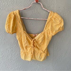 Mele & Pere Chic Yellow Lace-Up Crop Top